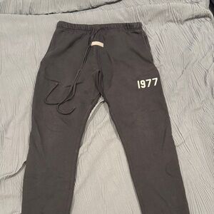 Fear of God Essentials 1977 Sweatpants - Men's Medium - washed black